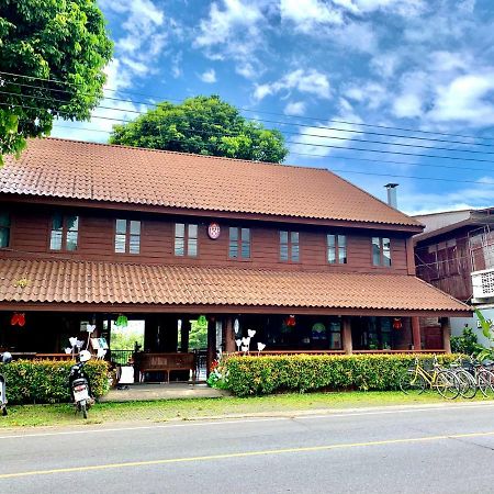 Riverhouse-The Teak House Mae Sariang Eksteriør billede
