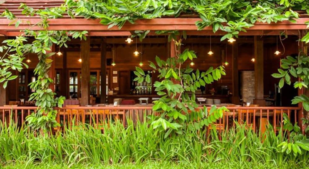 Riverhouse-The Teak House Mae Sariang Eksteriør billede