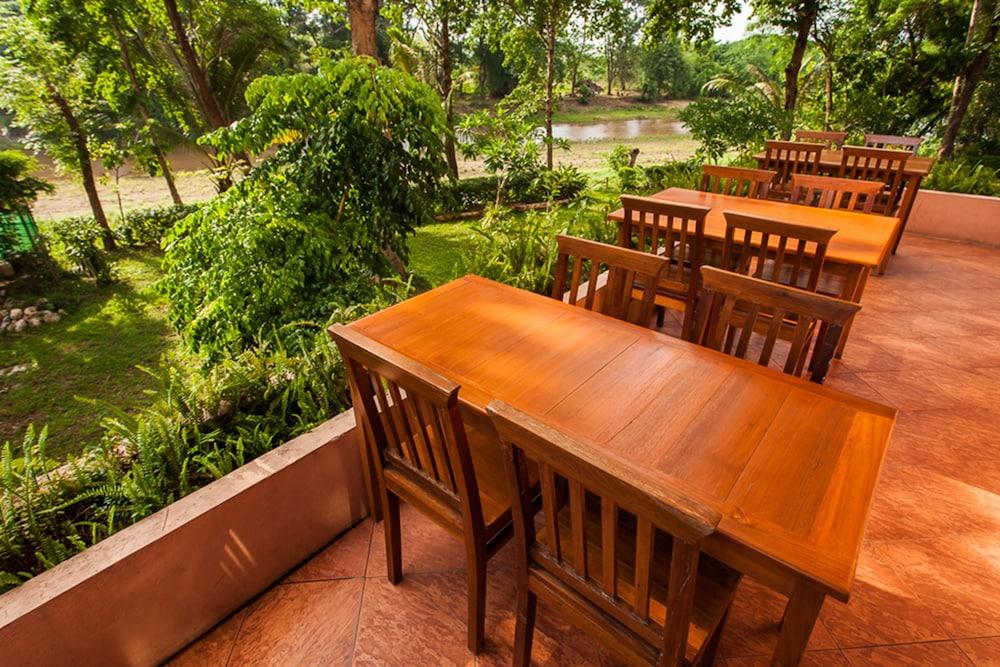 Riverhouse-The Teak House Mae Sariang Eksteriør billede