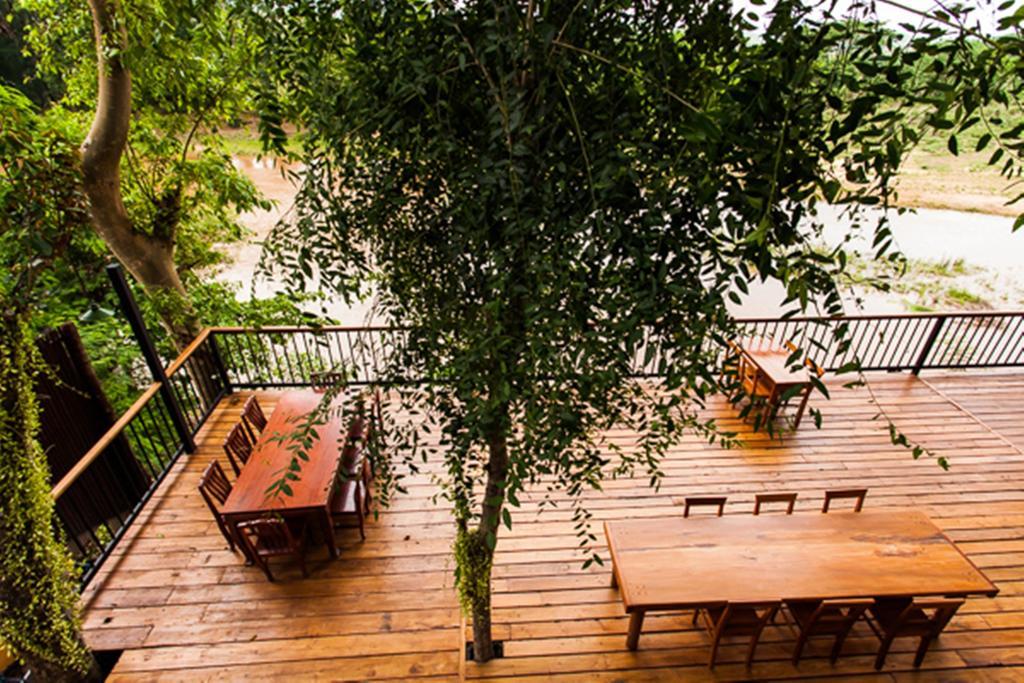 Riverhouse-The Teak House Mae Sariang Eksteriør billede
