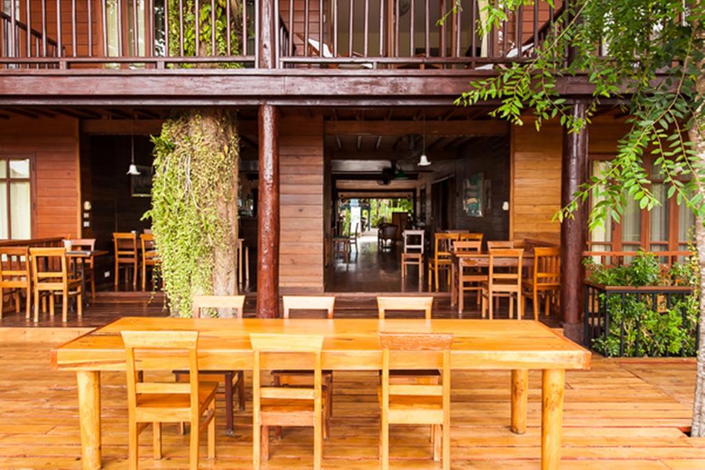 Riverhouse-The Teak House Mae Sariang Eksteriør billede