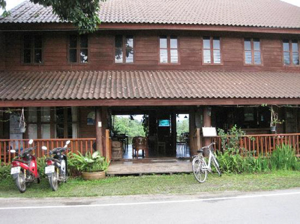 Riverhouse-The Teak House Mae Sariang Eksteriør billede